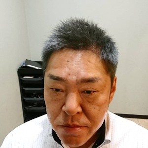 ショート　短髪　メンズ　グレイヘア　白髪　髪型　50代　男性　ソフトモヒカン　カッコイイ