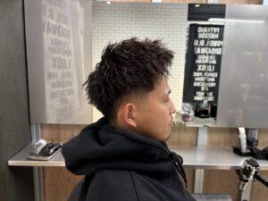 無造作スパイラルパーマ　フェード　メンズ　リレーション　メンズ美容室　理容室　難波　浪速区