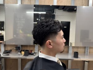 ウェーブ　ビジネスフェード　スーツに合う　リレーション　メンズ美容室　理容室　難波　浪速区