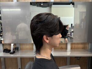 ナチュラルレイヤーミディアムスタイル　ウルフスタイル　メンズ　リレーション　難波　浪速区　メンズ美容室　理容室　バーバー