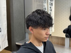 ナチュラルパーマ　黒髪　メンズ　リレーション　メンズ美容室　理容室　バーバー　難波　なんば　浪速区